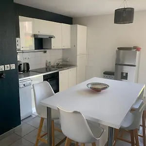 superbe-appartement-sans-vis-a-vis-avec-terrasse.midi-pyreneeshotels.com/
