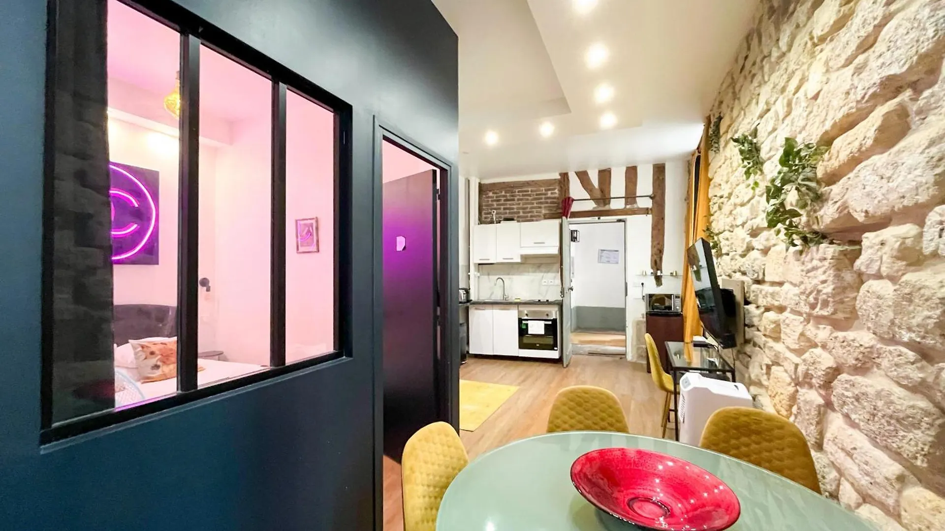 154 - Urban Atelier Home Cinema In Paris Apartment